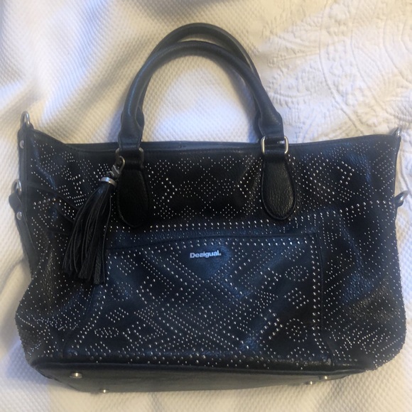 2-in-1 tote and crossbody. Desigual Spain brand. Vegan leather with small studs - Picture 4 of 6
